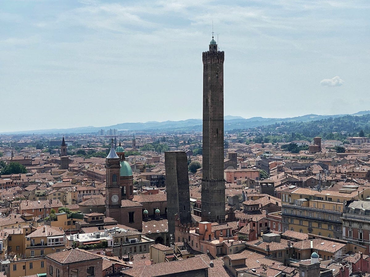 Opening an artisan workshop in Bologna: the complete guide